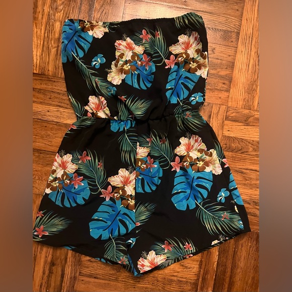 SHEIN Pants - Strapless Floral Tropical Print Romper